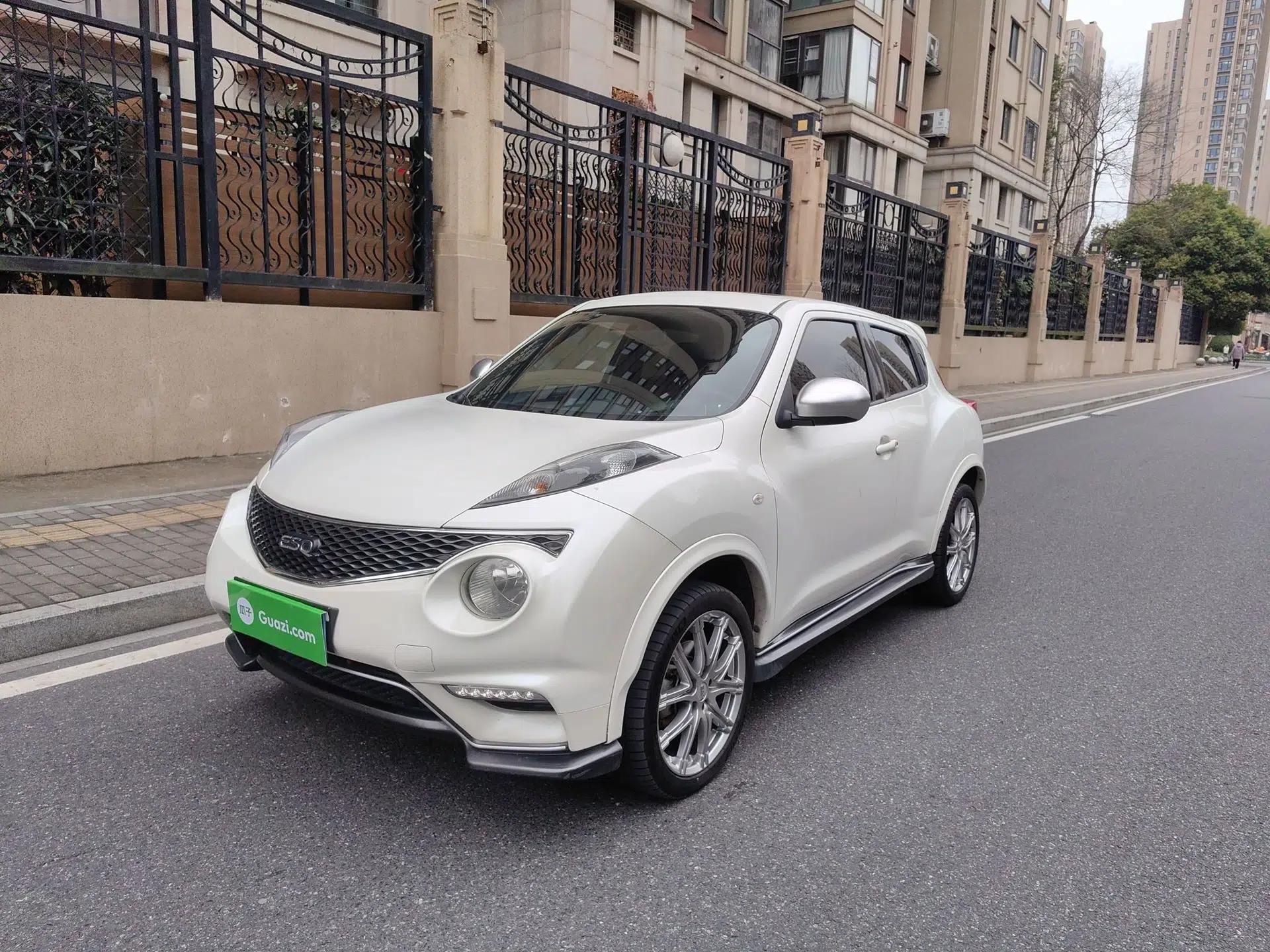 Infiniti ESQ 2014 1.6L Luxury Edition — миниатюра 1
