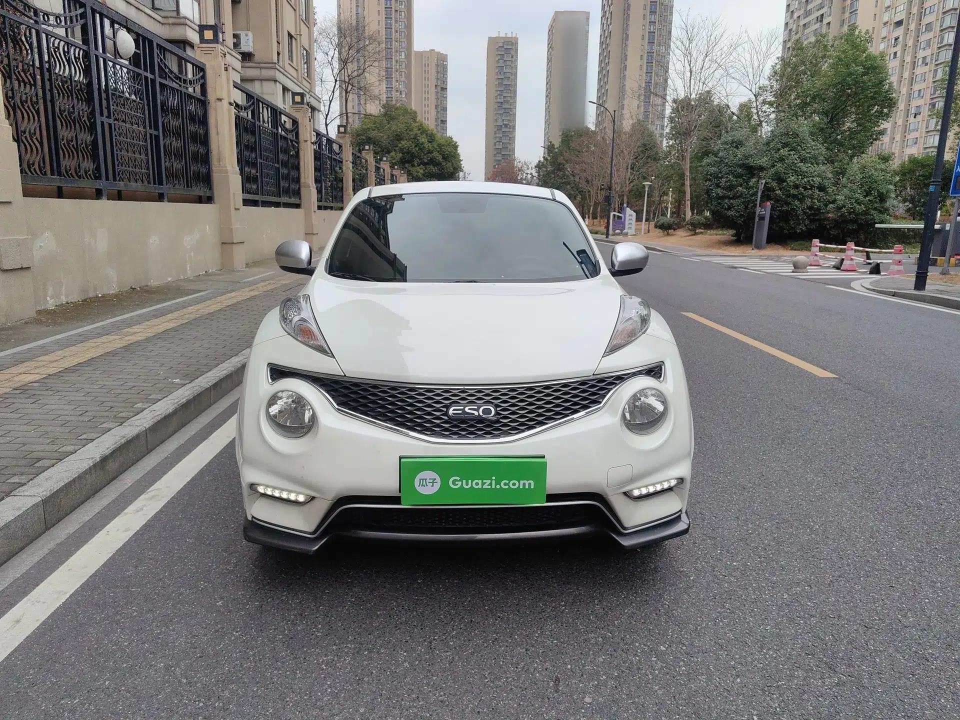 Infiniti ESQ 2014 1.6L Luxury Edition — миниатюра 12