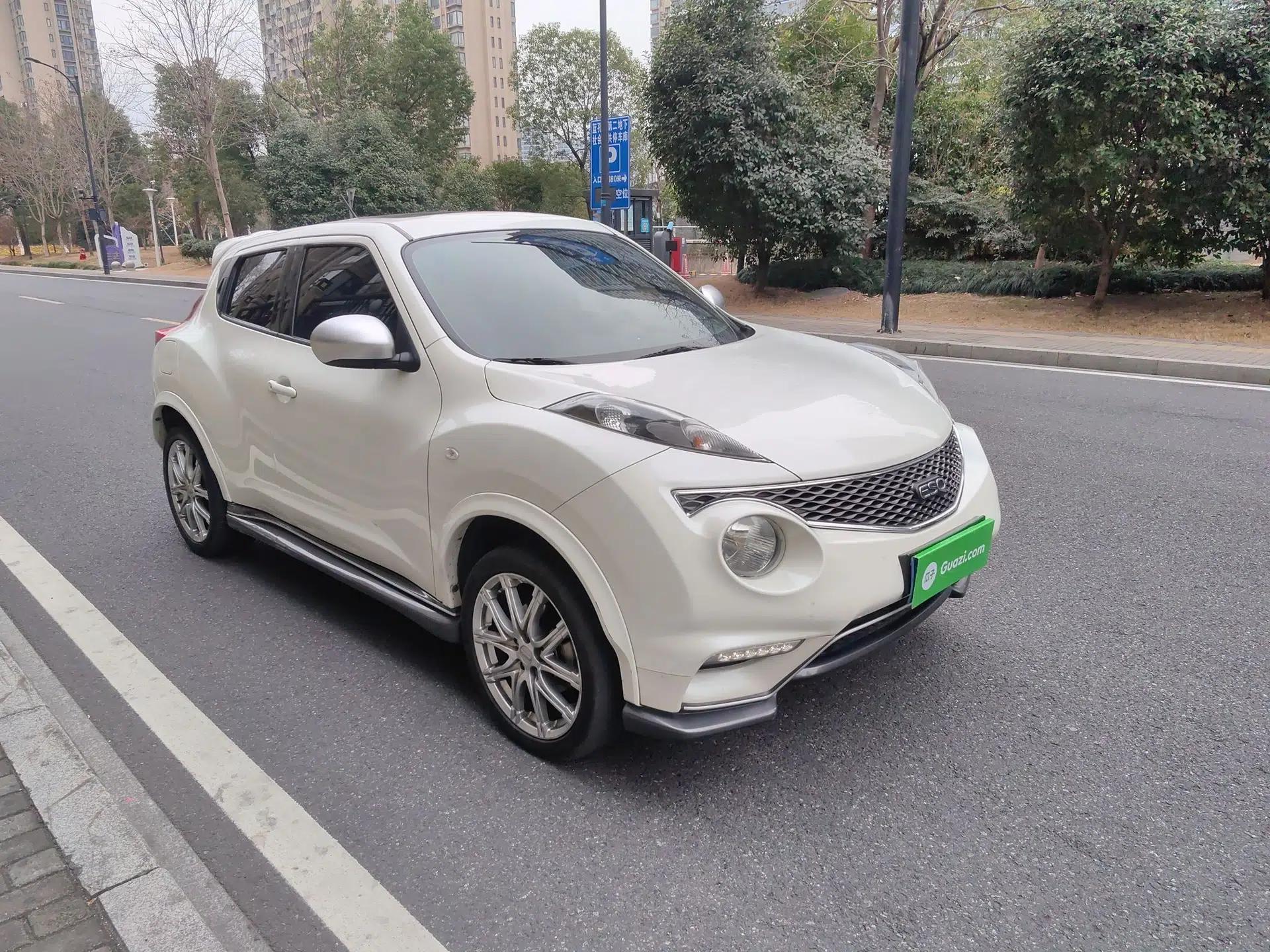 Infiniti ESQ 2014 1.6L Luxury Edition — миниатюра 13