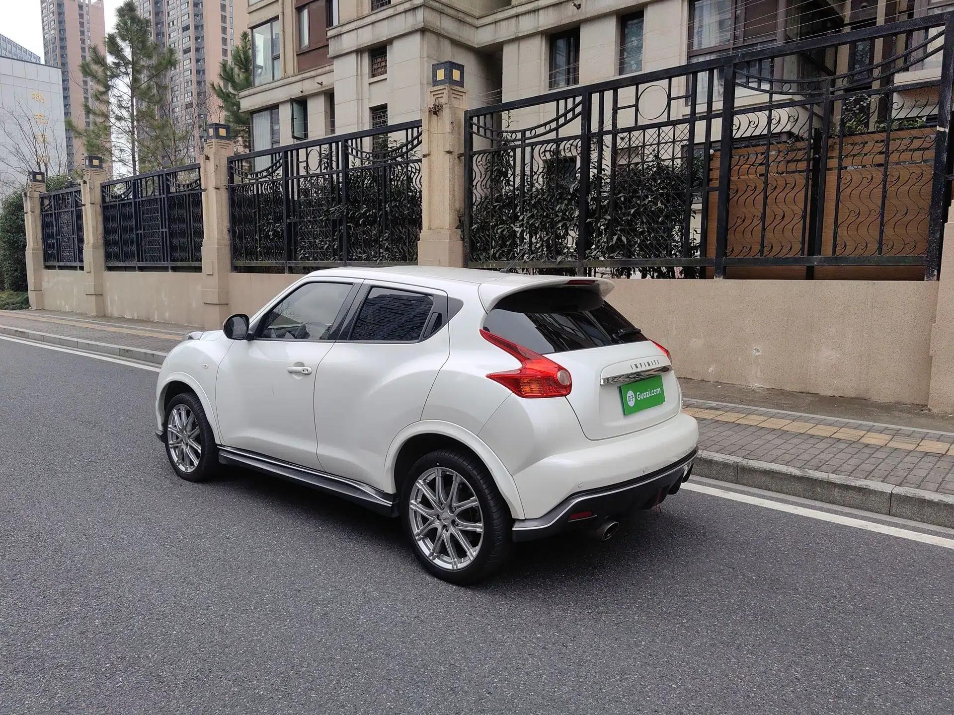 Infiniti ESQ 2014 1.6L Luxury Edition — миниатюра 14
