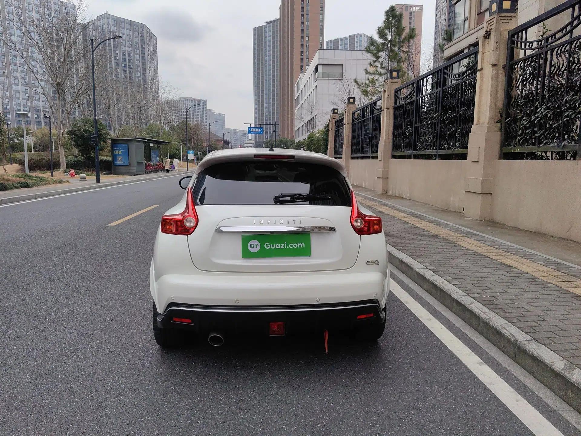 Infiniti ESQ 2014 1.6L Luxury Edition — миниатюра 15