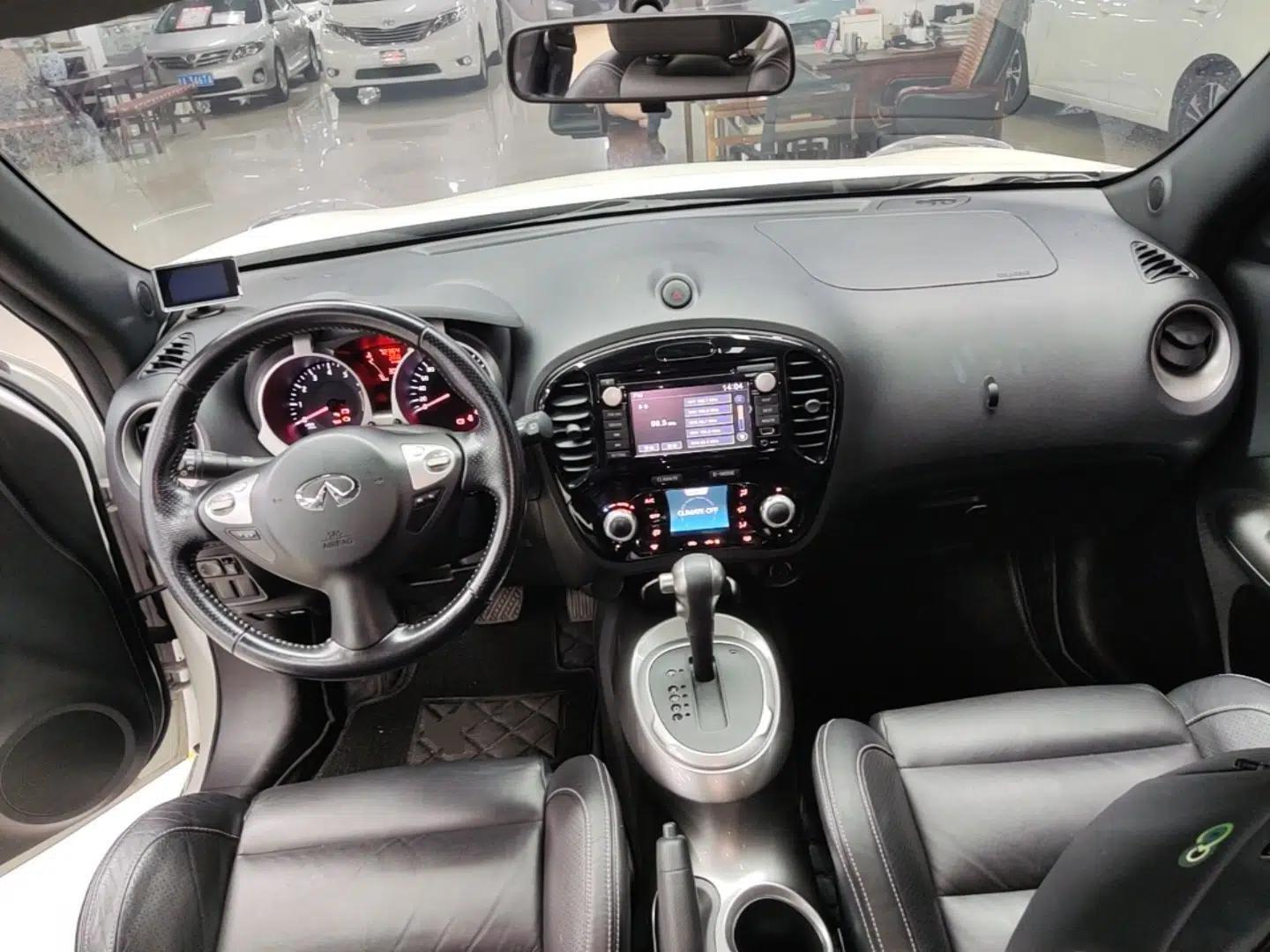 Infiniti ESQ 2014 1.6L Luxury Edition — миниатюра 18