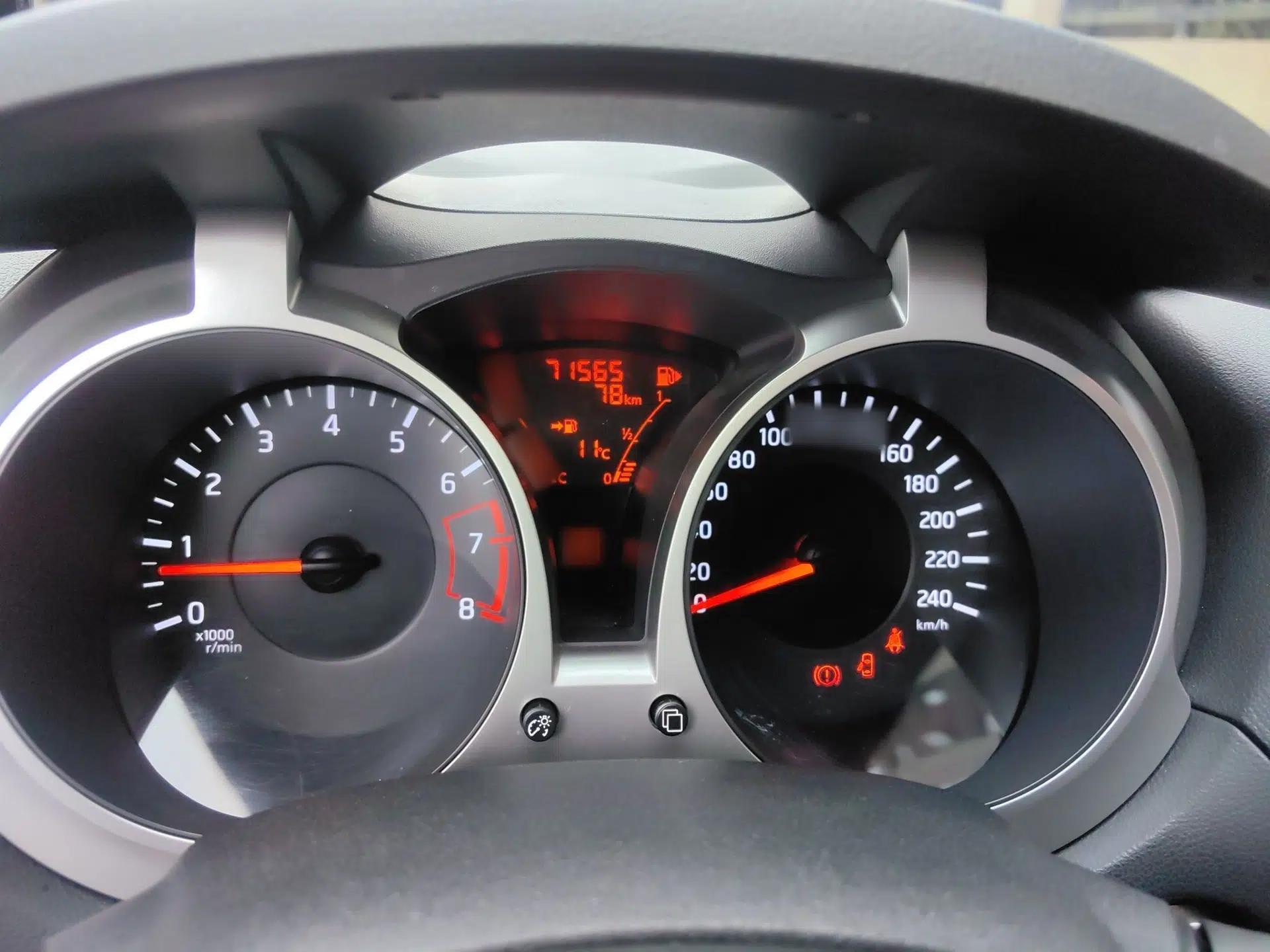 Infiniti ESQ 2014 1.6L Luxury Edition — миниатюра 20