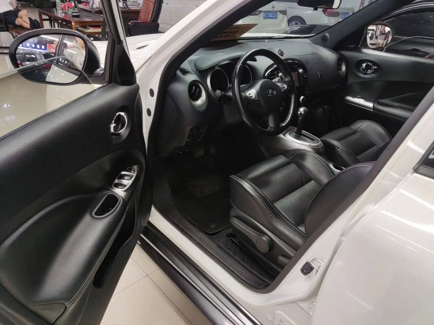 Infiniti ESQ 2014 1.6L Luxury Edition — миниатюра 24