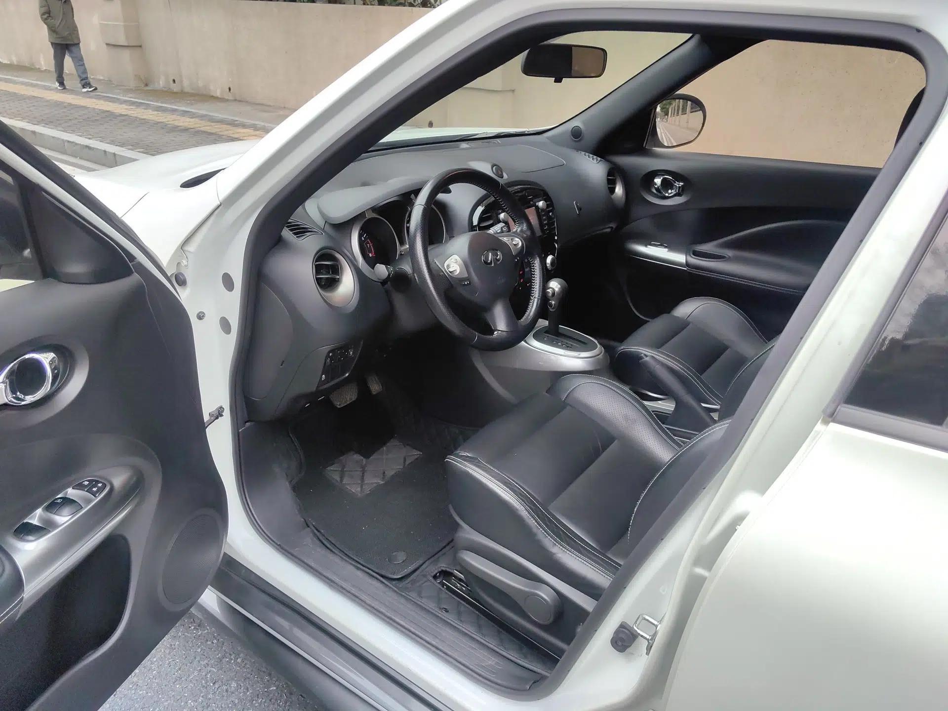 Infiniti ESQ 2014 1.6L Luxury Edition — миниатюра 29