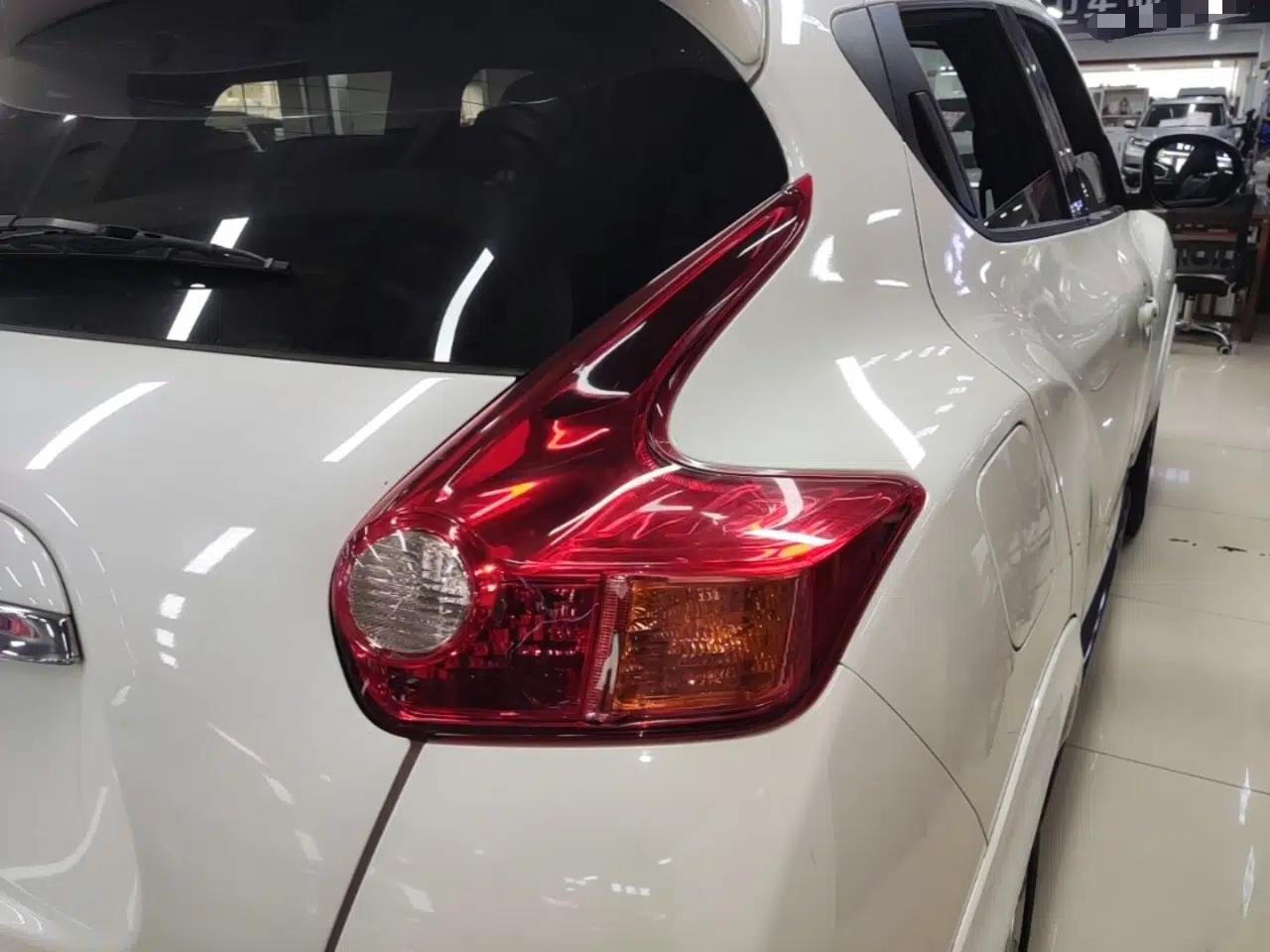 Infiniti ESQ 2014 1.6L Luxury Edition — миниатюра 9