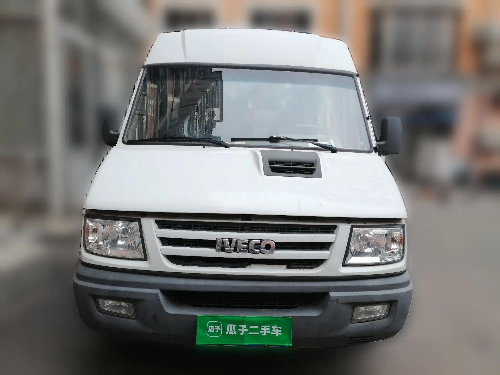 Iveco Daily 2017 2.5T A35 Low-Roof 5-7 Seater Passenger Van 47Z5 — миниатюра 2