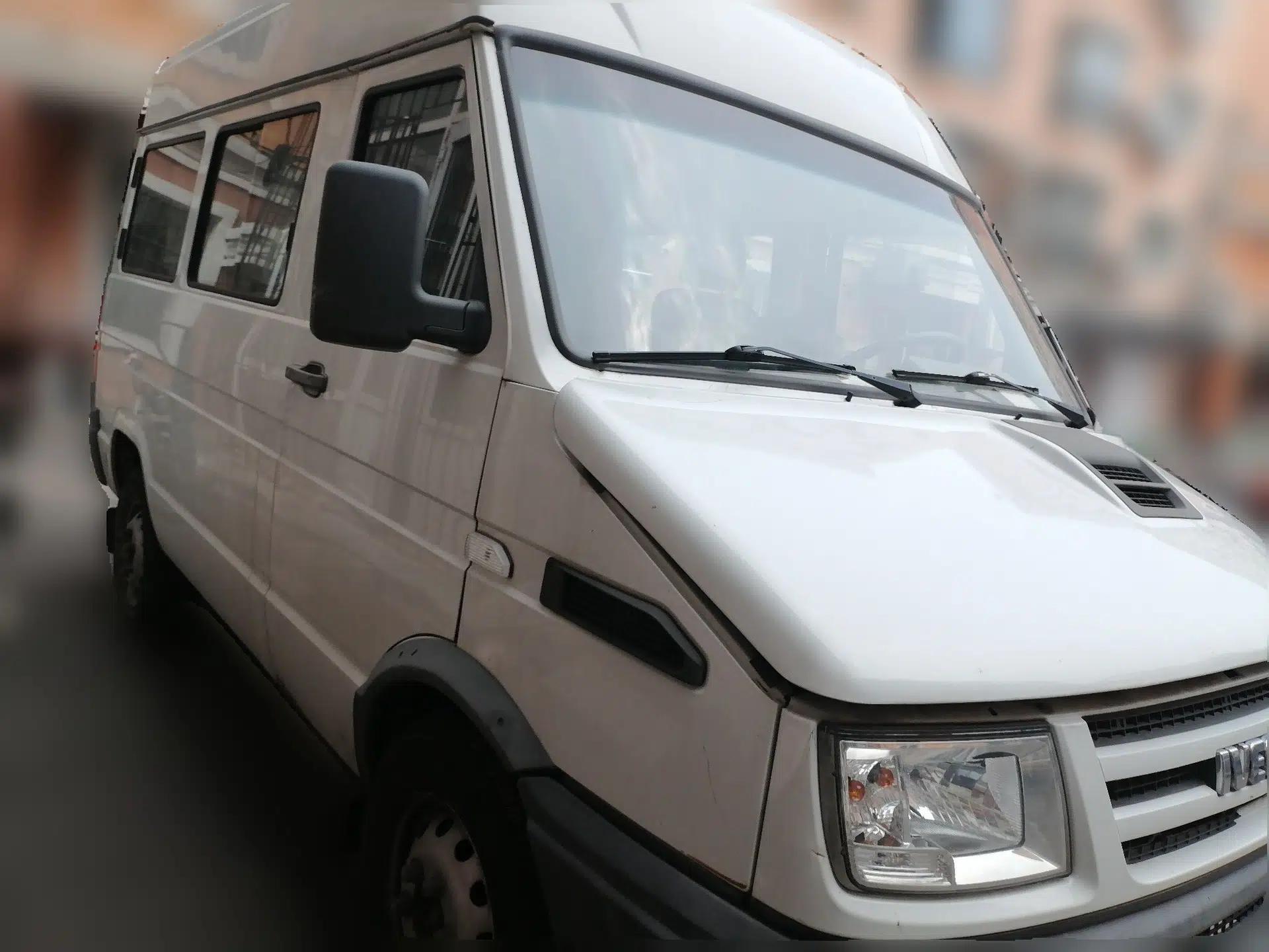 Iveco Daily 2017 2.5T A35 Low-Roof 5-7 Seater Passenger Van 47Z5 — миниатюра 3
