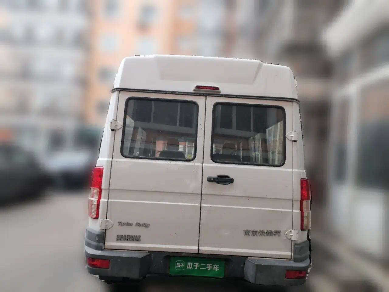 Iveco Daily 2017 2.5T A35 Low-Roof 5-7 Seater Passenger Van 47Z5 — миниатюра 5