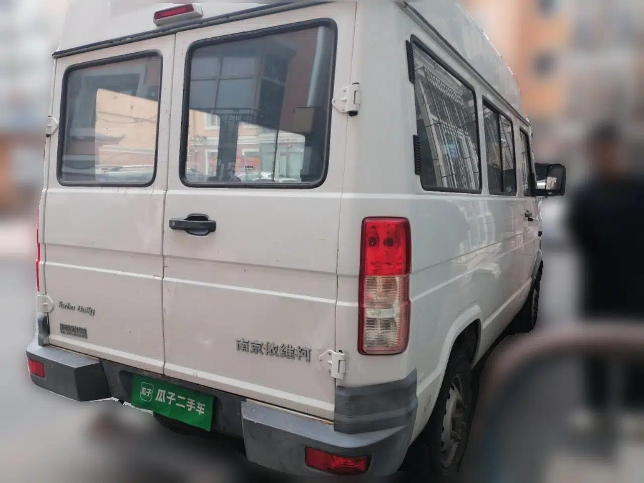 Iveco Daily 2017 2.5T A35 Low-Roof 5-7 Seater Passenger Van 47Z5 — миниатюра 6