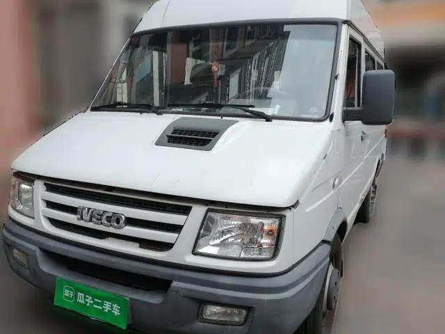 Iveco Daily 2017 2.5T A35 Low-Roof 5-7 Seater Passenger Van 47Z5