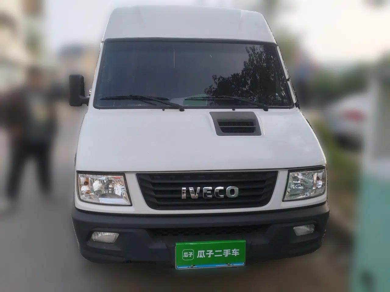 Iveco Daily 2017 2.5T A35 Passenger Van 5-7 Seats Model 47Z5 — миниатюра 2