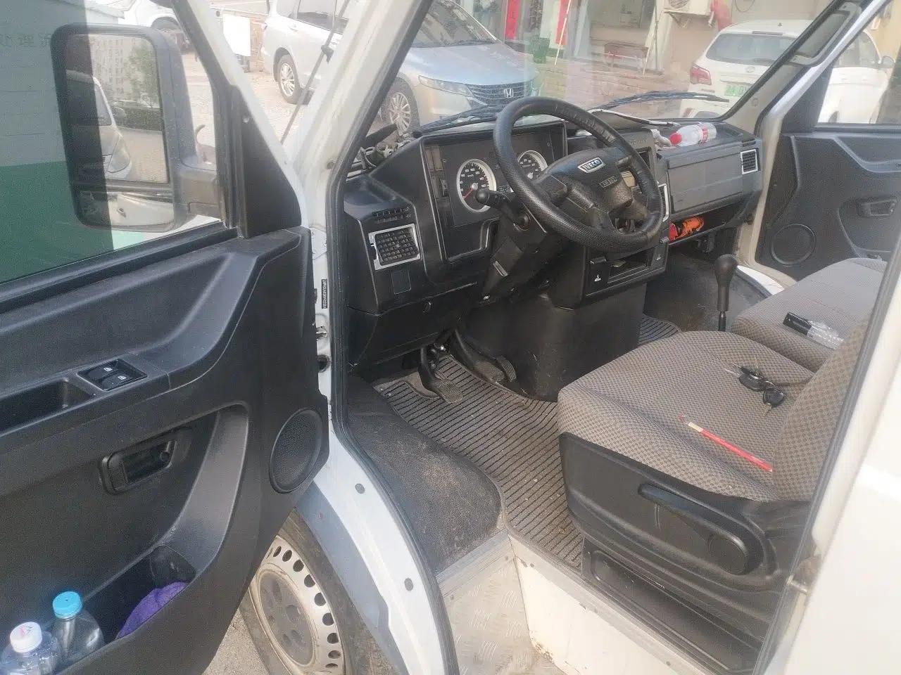 Iveco Daily 2017 2.5T A35 Passenger Van 5-7 Seats Model 47Z5 — миниатюра 16