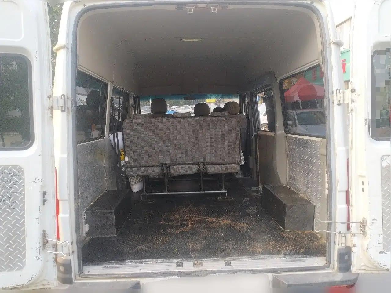 Iveco Daily 2017 2.5T A35 Passenger Van 5-7 Seats Model 47Z5 — миниатюра 19