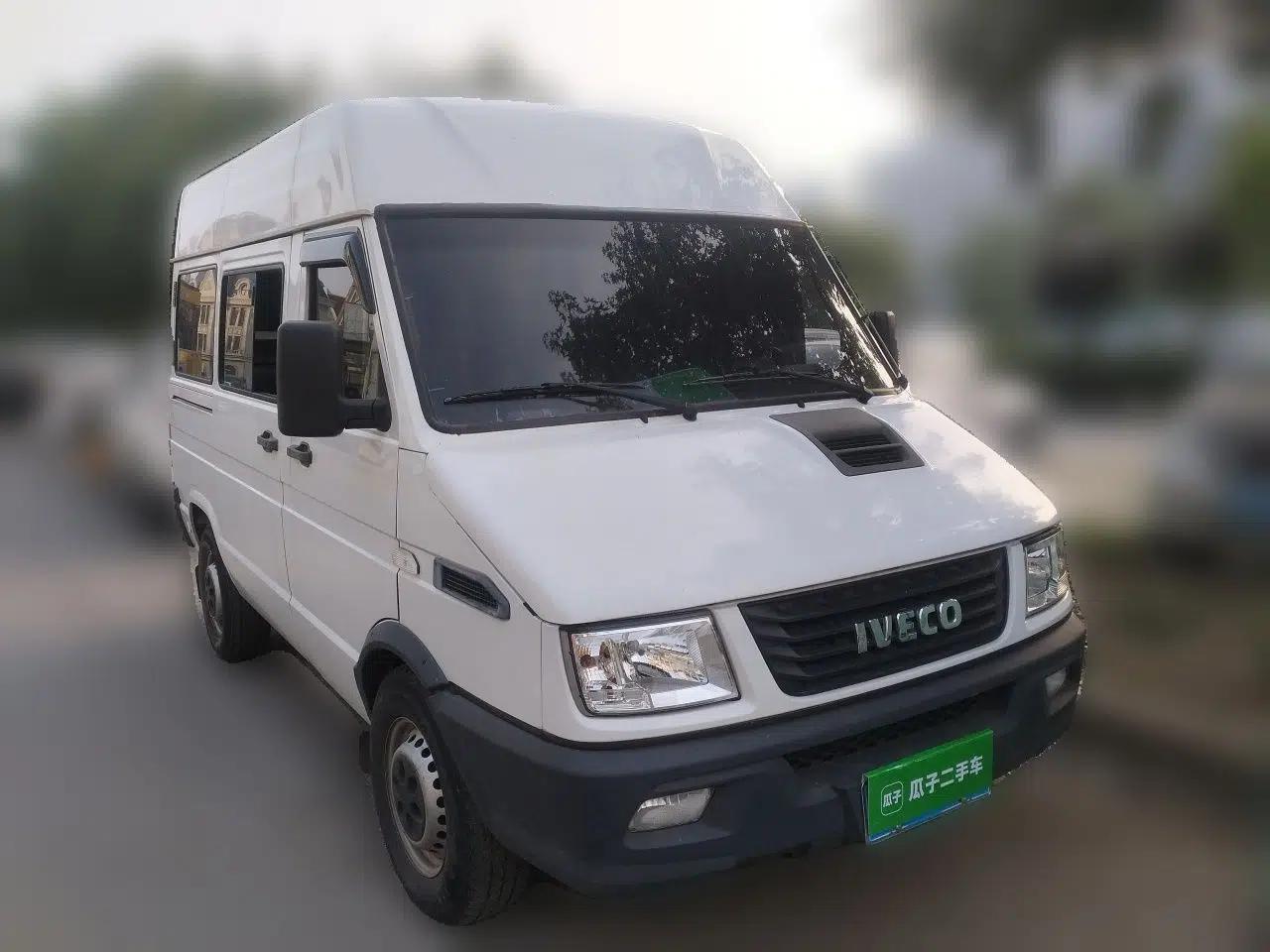 Iveco Daily 2017 2.5T A35 Passenger Van 5-7 Seats Model 47Z5 — миниатюра 3
