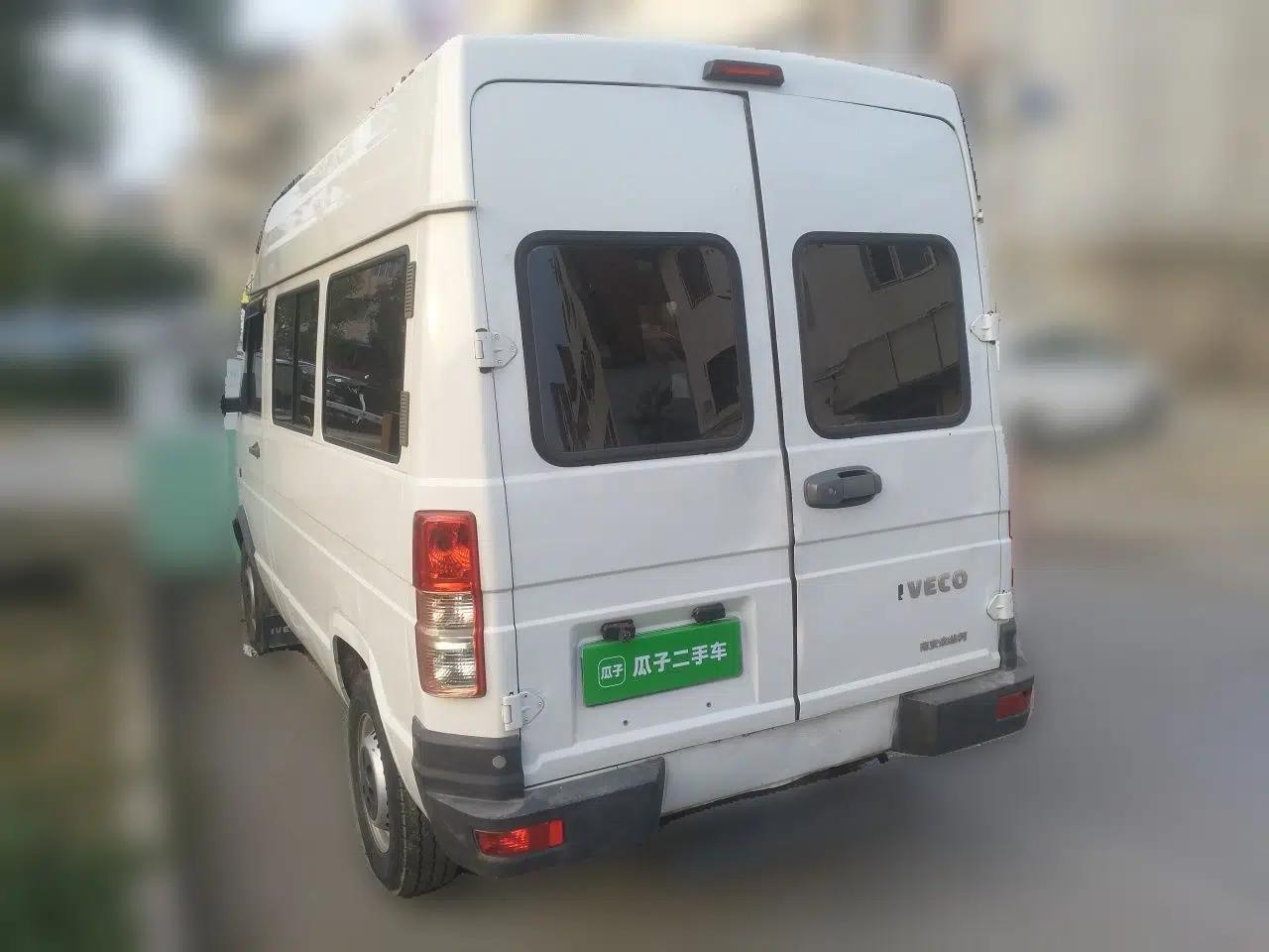 Iveco Daily 2017 2.5T A35 Passenger Van 5-7 Seats Model 47Z5 — миниатюра 4