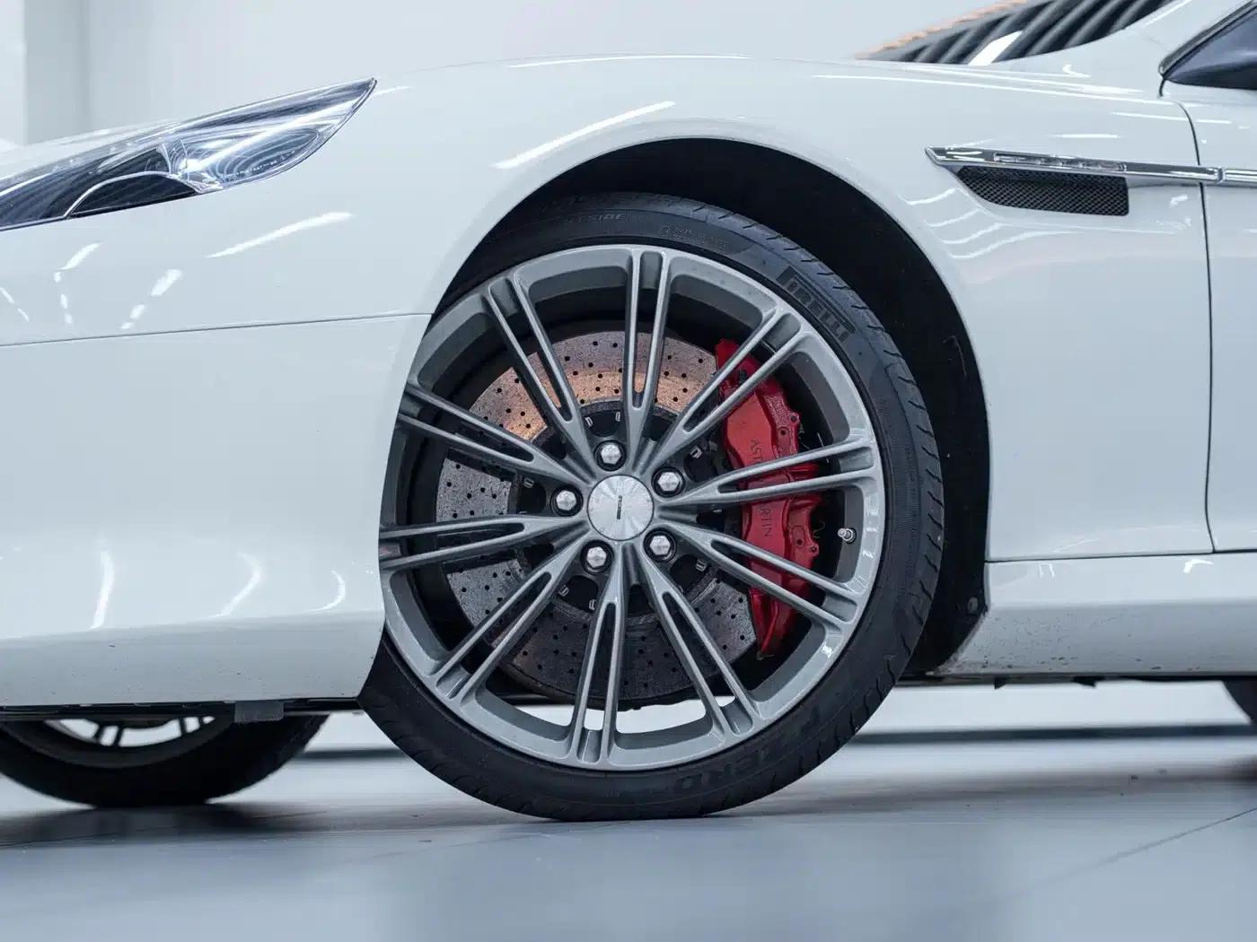 Aston Martin DB9 2013 6.0L Coupe — миниатюра 4