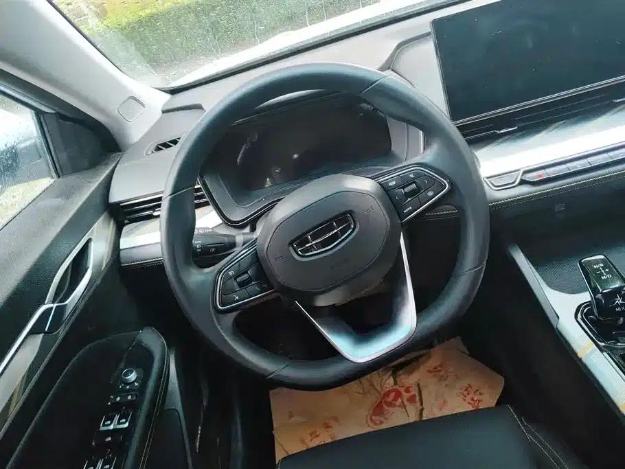 Geely Emgrand L HiP 2024 Dragon Edition 1.5TD-DHT Pro 100KM Superior Model — миниатюра 15