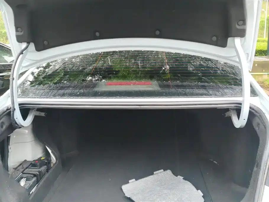 Geely Emgrand L HiP 2024 Dragon Edition 1.5TD-DHT Pro 100KM Superior Model — миниатюра 4