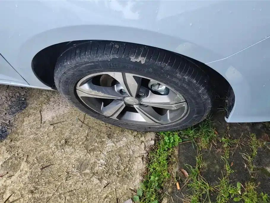 Geely Emgrand L HiP 2024 Dragon Edition 1.5TD-DHT Pro 100KM Superior Model — миниатюра 6