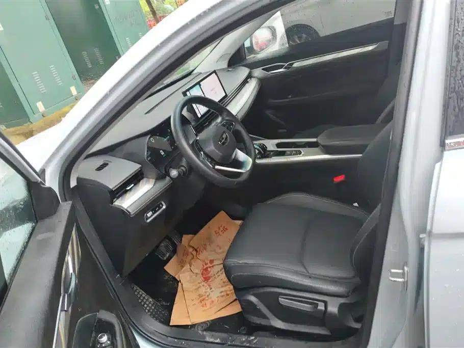 Geely Emgrand L HiP 2024 Dragon Edition 1.5TD-DHT Pro 100KM Superior Model — миниатюра 9