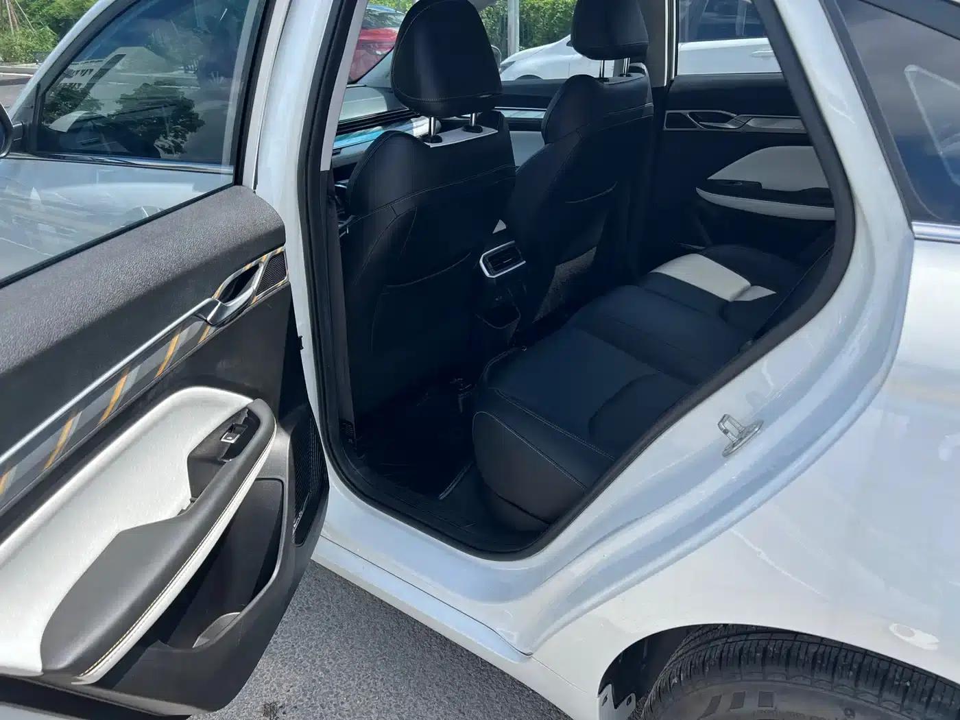 Geely Emgrand L 2022 1.4T CVT Flagship Edition — миниатюра 9