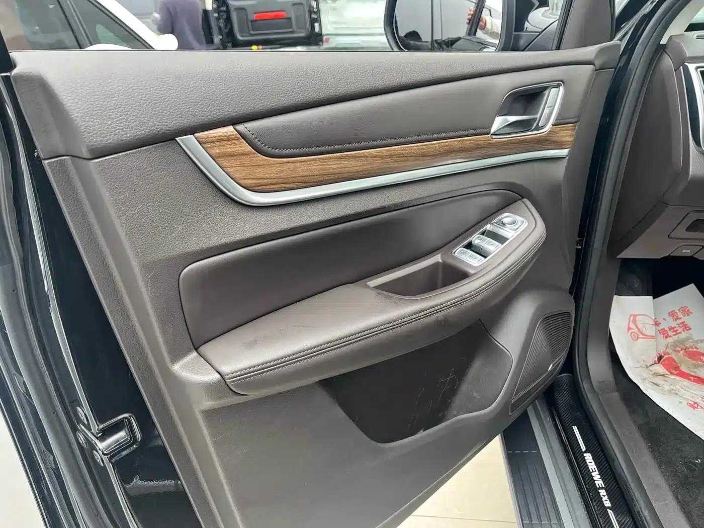 Roewe RX8 2019 30T Intelligent Connected 4WD Super Flagship Edition — миниатюра 4