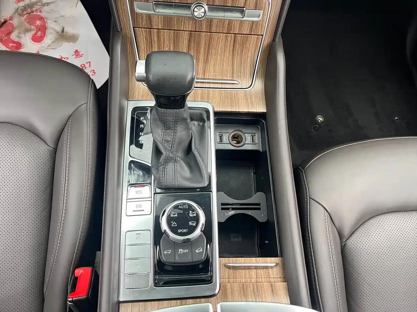 Roewe RX8 2019 30T Intelligent Connected 4WD Super Flagship Edition — миниатюра 9