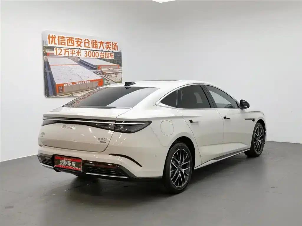 Seal 07 DM-i 2025 Intelligent Driving Edition DM-i 1.5L 125km Luxury Model — миниатюра 2