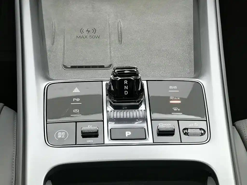 Seal 07 DM-i 2025 Intelligent Driving Edition DM-i 1.5L 125km Luxury Model — миниатюра 13