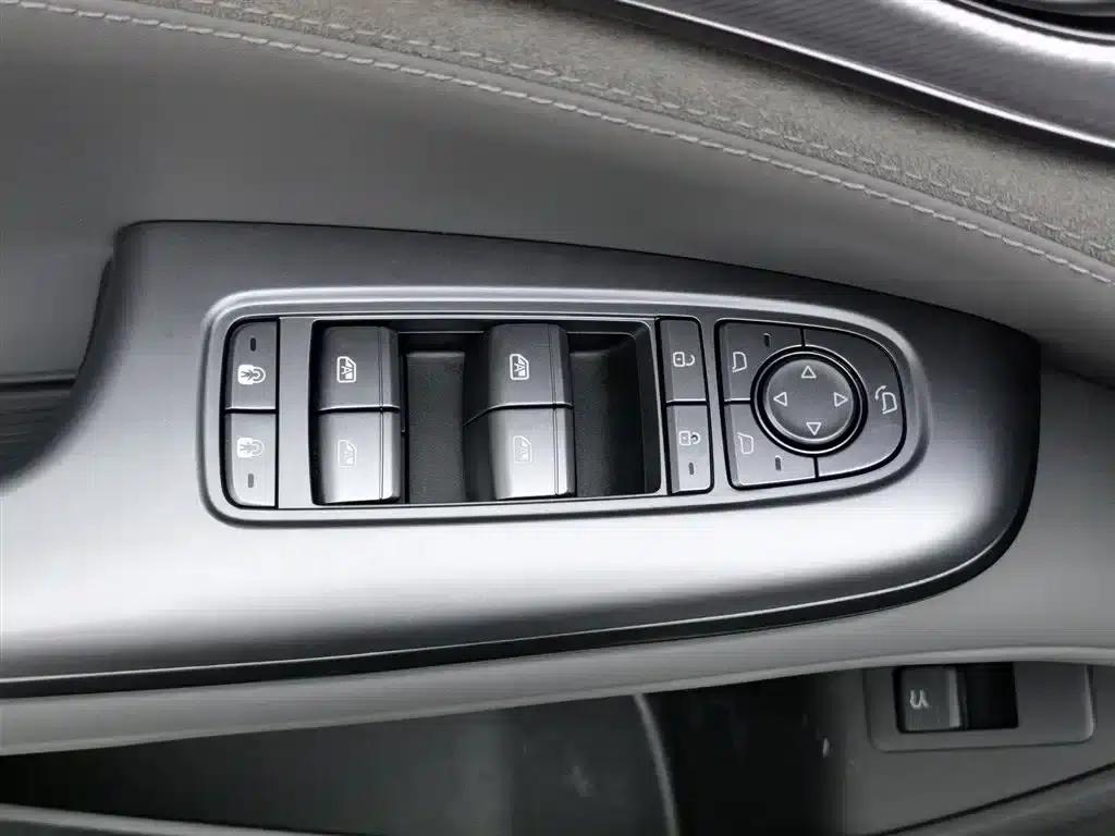 Seal 07 DM-i 2025 Intelligent Driving Edition DM-i 1.5L 125km Luxury Model — миниатюра 9