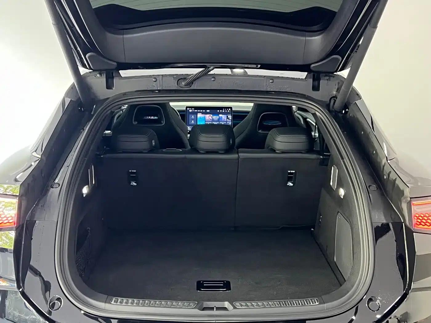 Hiace 07 EV 2024 Model 610 Long Range Version — миниатюра 8