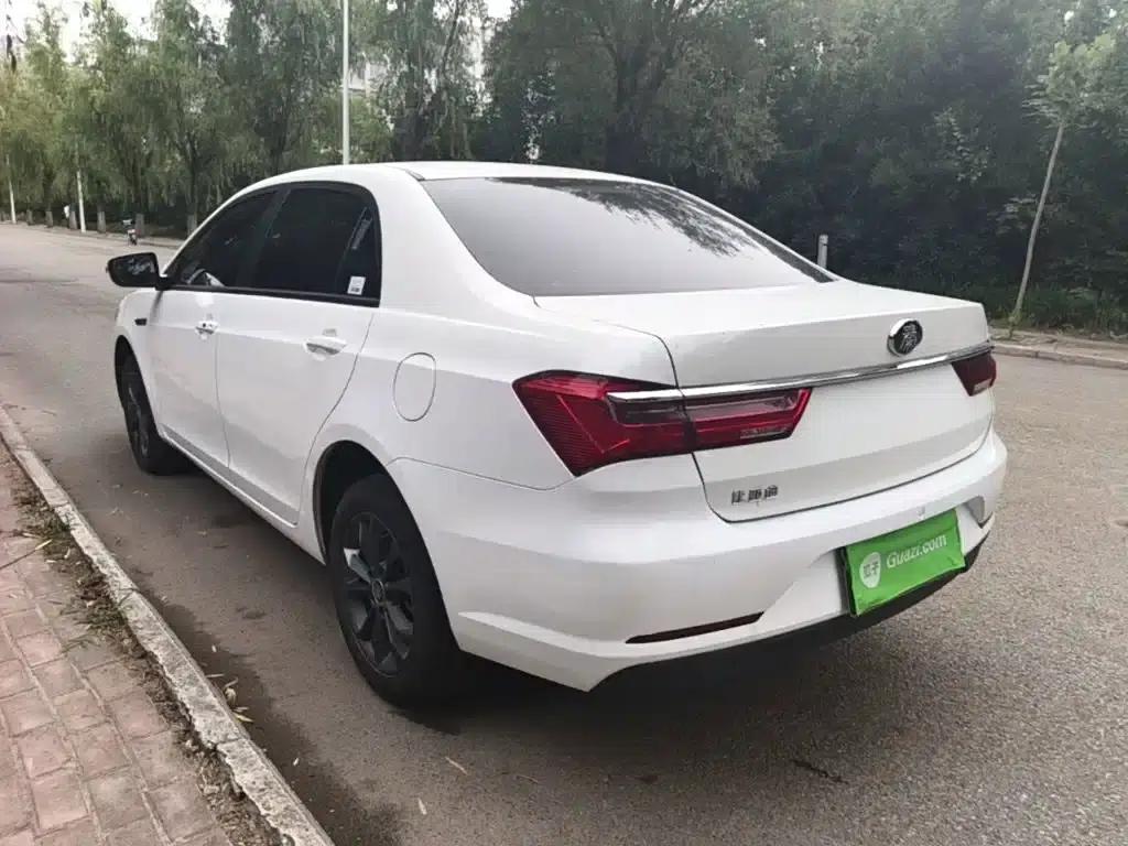 Qin 2019 1.5L Automatic Deluxe Edition — миниатюра 5