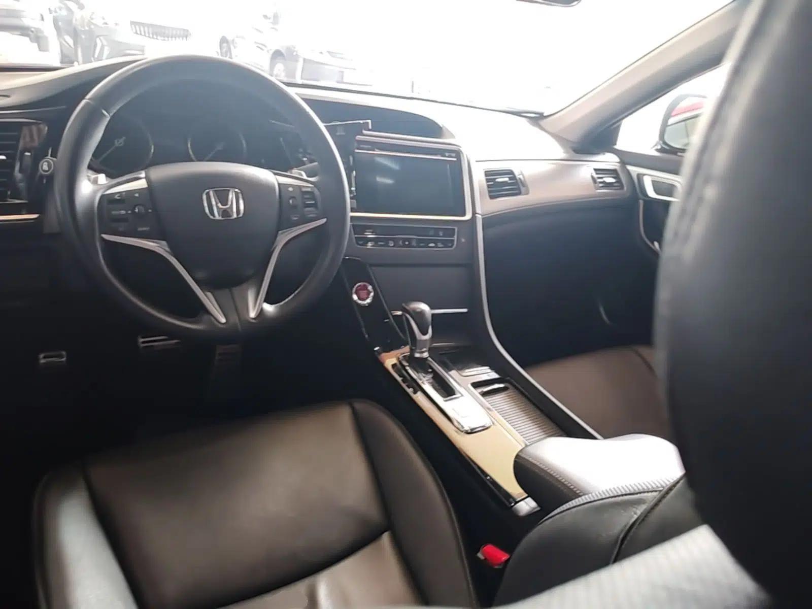 Honda Spirior 2017 2.0L Comfort Edition — миниатюра 12