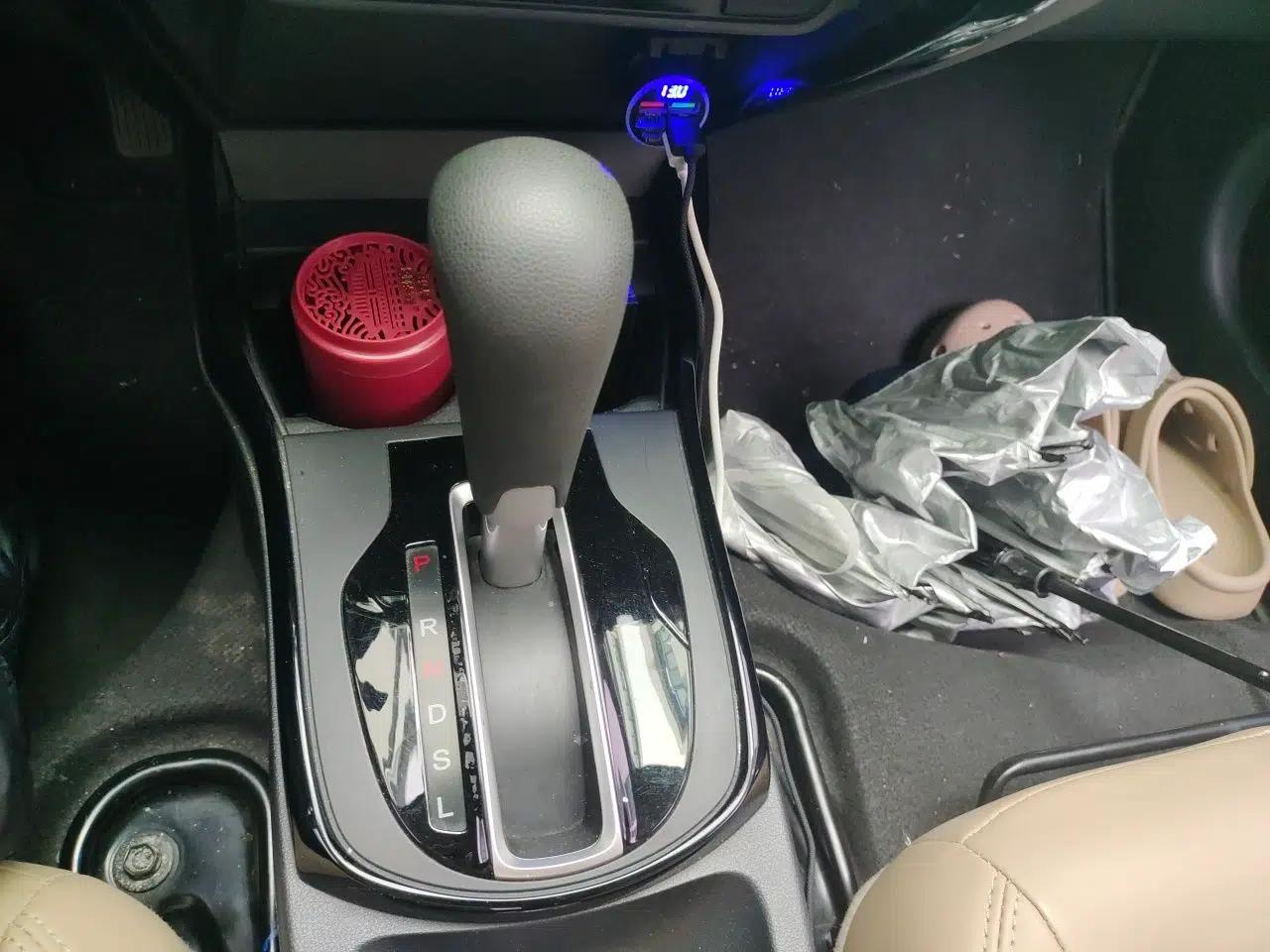 Honda Greiz 2016 1.5L CVT Comfort Version — миниатюра 14