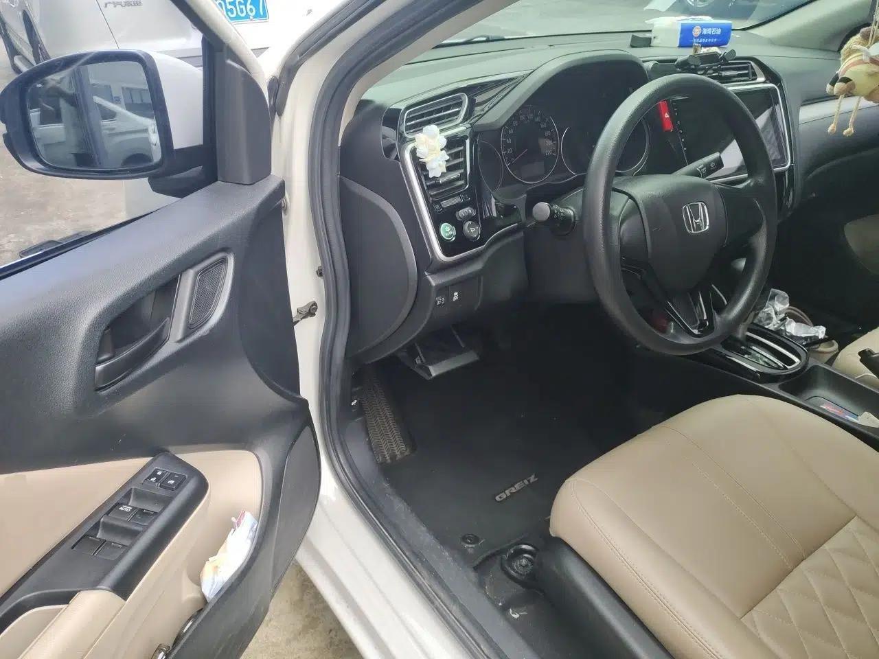 Honda Greiz 2016 1.5L CVT Comfort Version — миниатюра 16