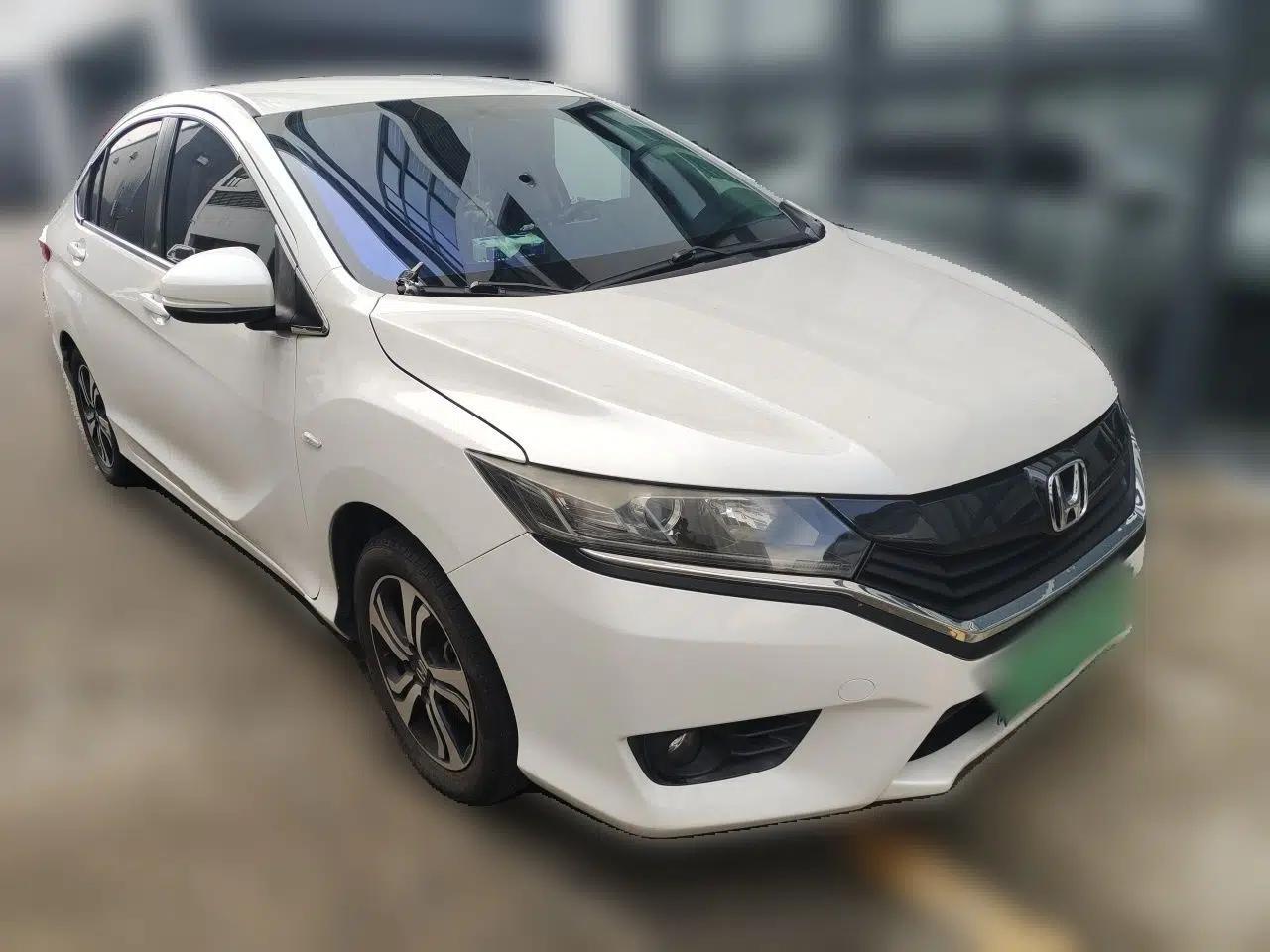 Honda Greiz 2016 1.5L CVT Comfort Version — миниатюра 3
