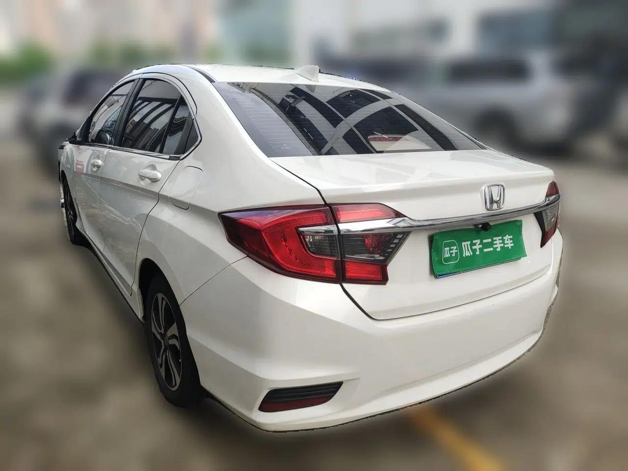 Honda Greiz 2016 1.5L CVT Comfort Version — миниатюра 4