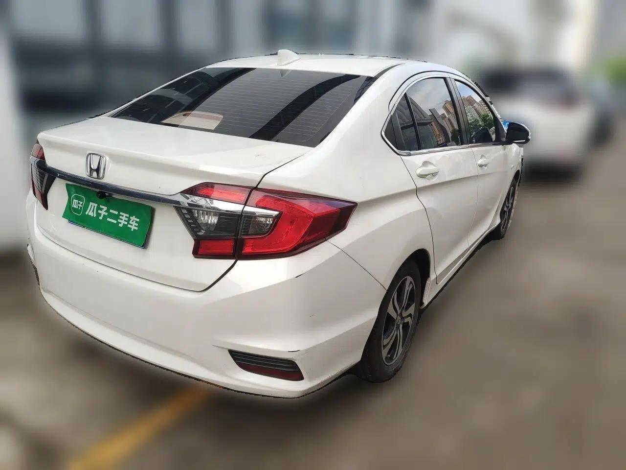 Honda Greiz 2016 1.5L CVT Comfort Version — миниатюра 6