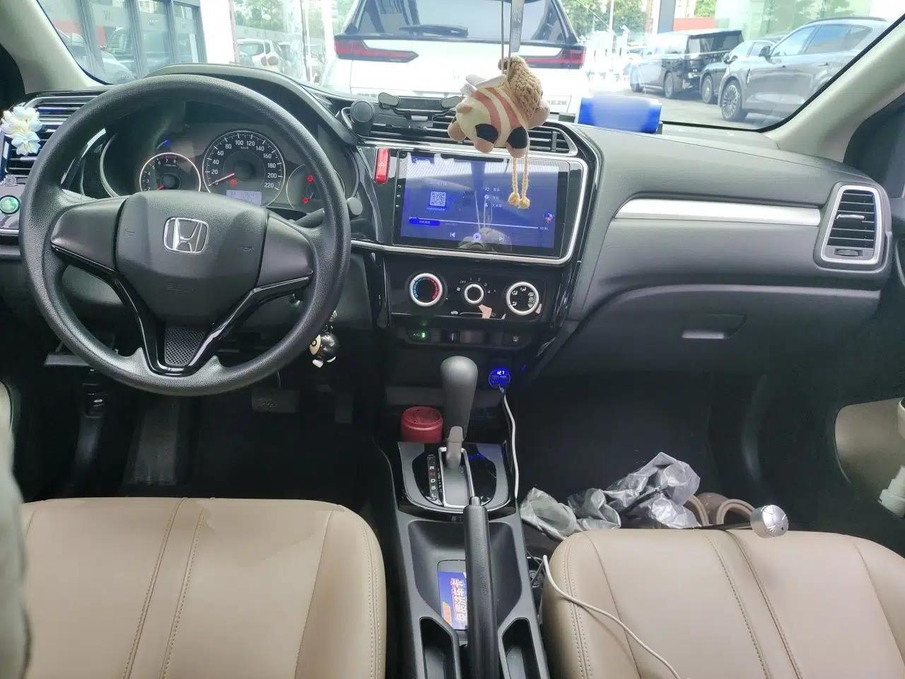 Honda Greiz 2016 1.5L CVT Comfort Version — миниатюра 9