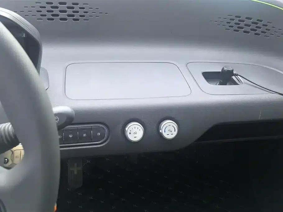 Baojun E100 2019 Model 250KM Smart Edition — миниатюра 13