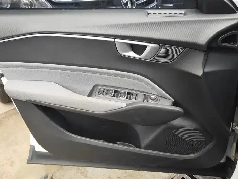 Baojun RC-6 2019 1.5T CVT 24-Hour Online Elite Edition — миниатюра 7