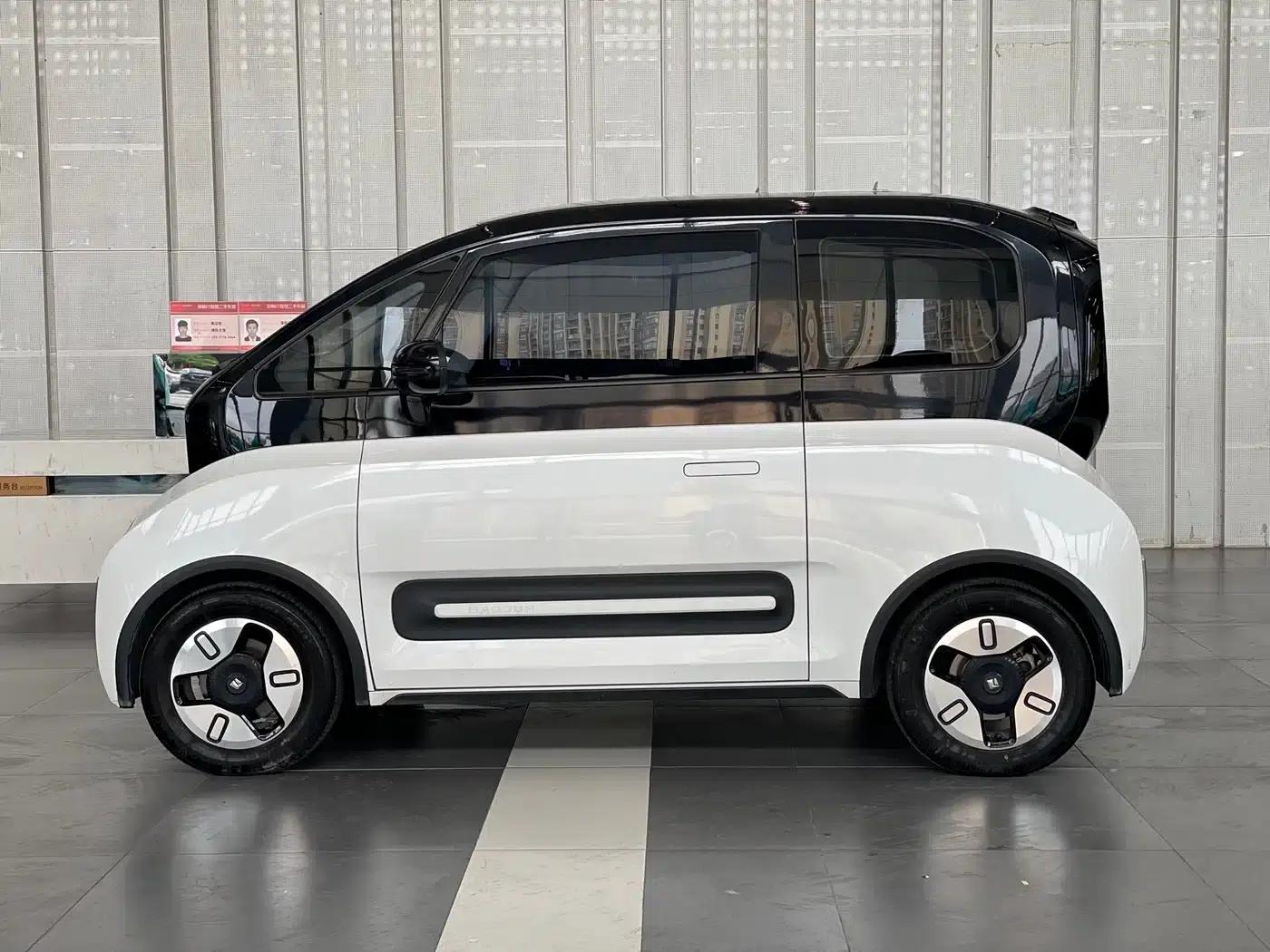 Baojun E300 2020 Plus Interstellar Intelligent Driving Edition — миниатюра 7
