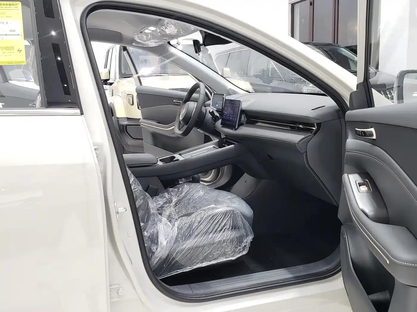 Baojun E6 2026 500km Enjoy Edition — миниатюра 6