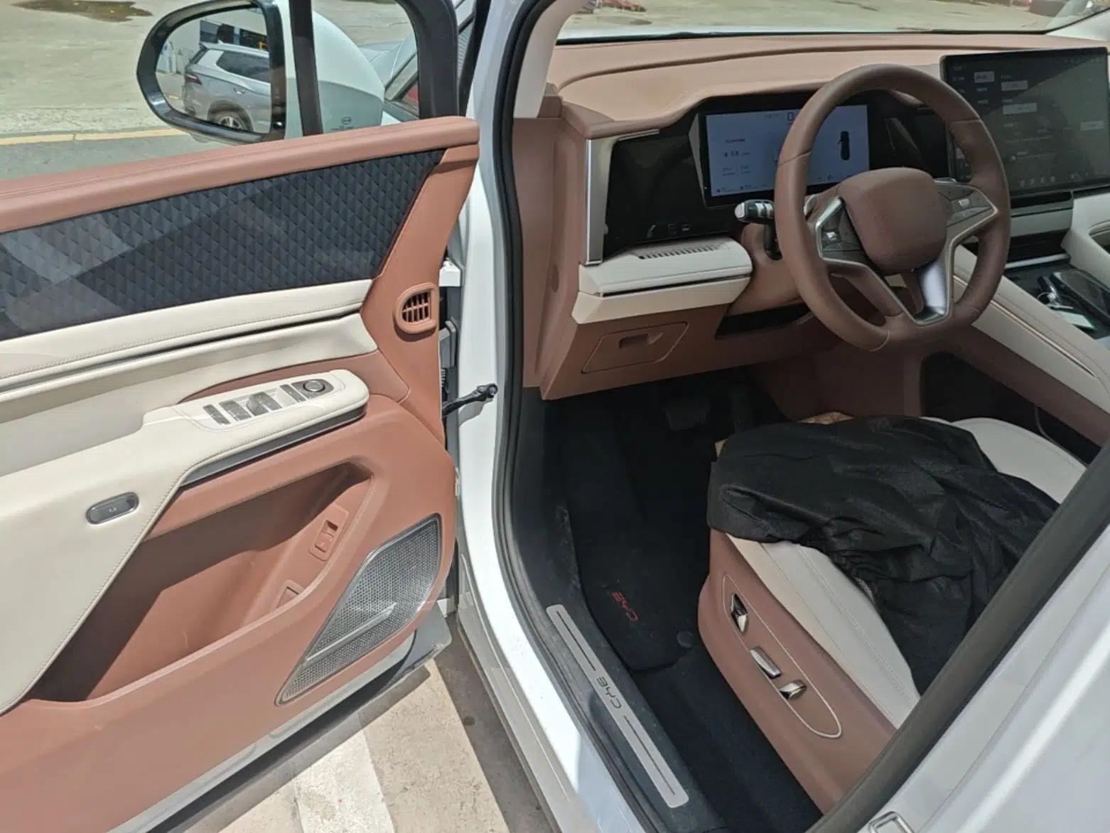 BYD Xia 2025 DM-i 1.5T 180km Excellence Model — миниатюра 18