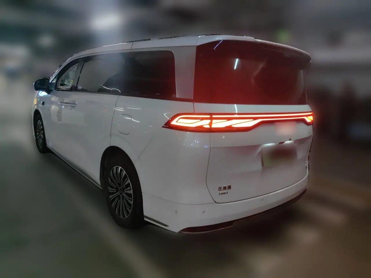 BYD Xia 2025 DM-i 1.5T 100km Supreme Edition — миниатюра 4
