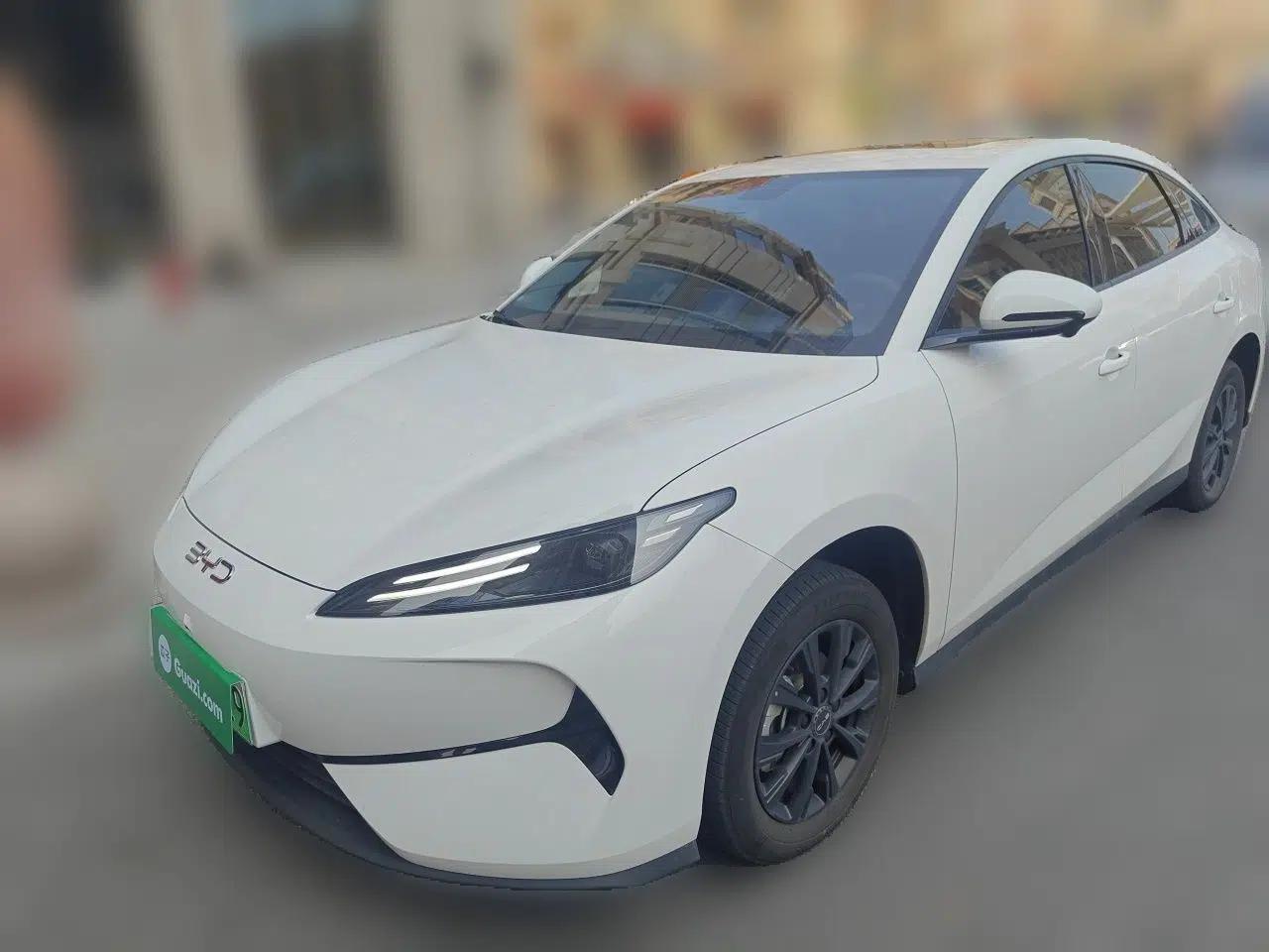 BYD e7 2025 Model 520 Smart Travel Edition — миниатюра 1