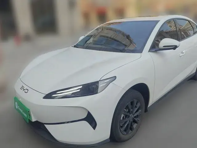 BYD e7 2025 Model 520 Smart Travel Edition
