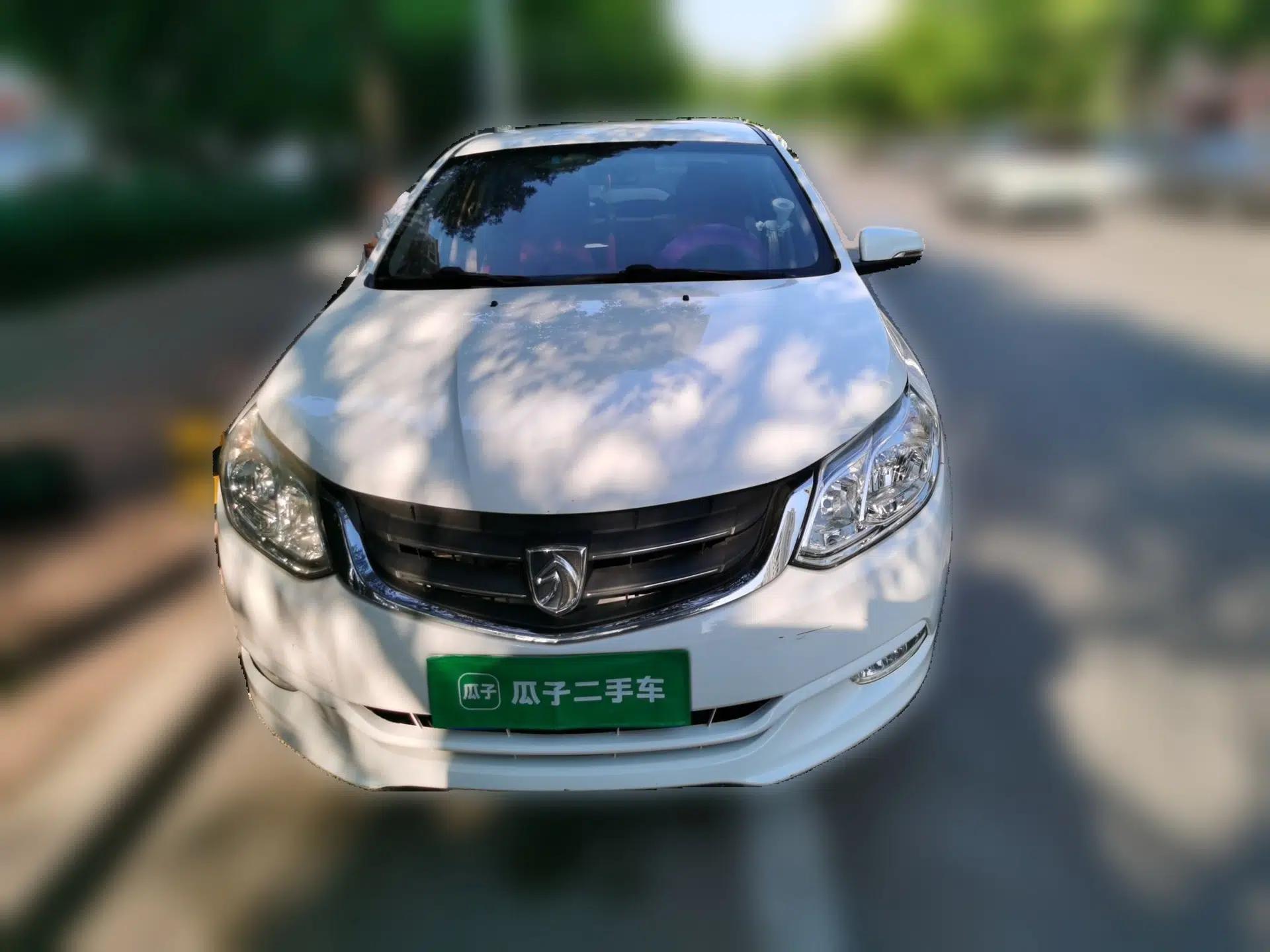 Baojun 630 2014 1.5L manual Comfort trim level — миниатюра 2
