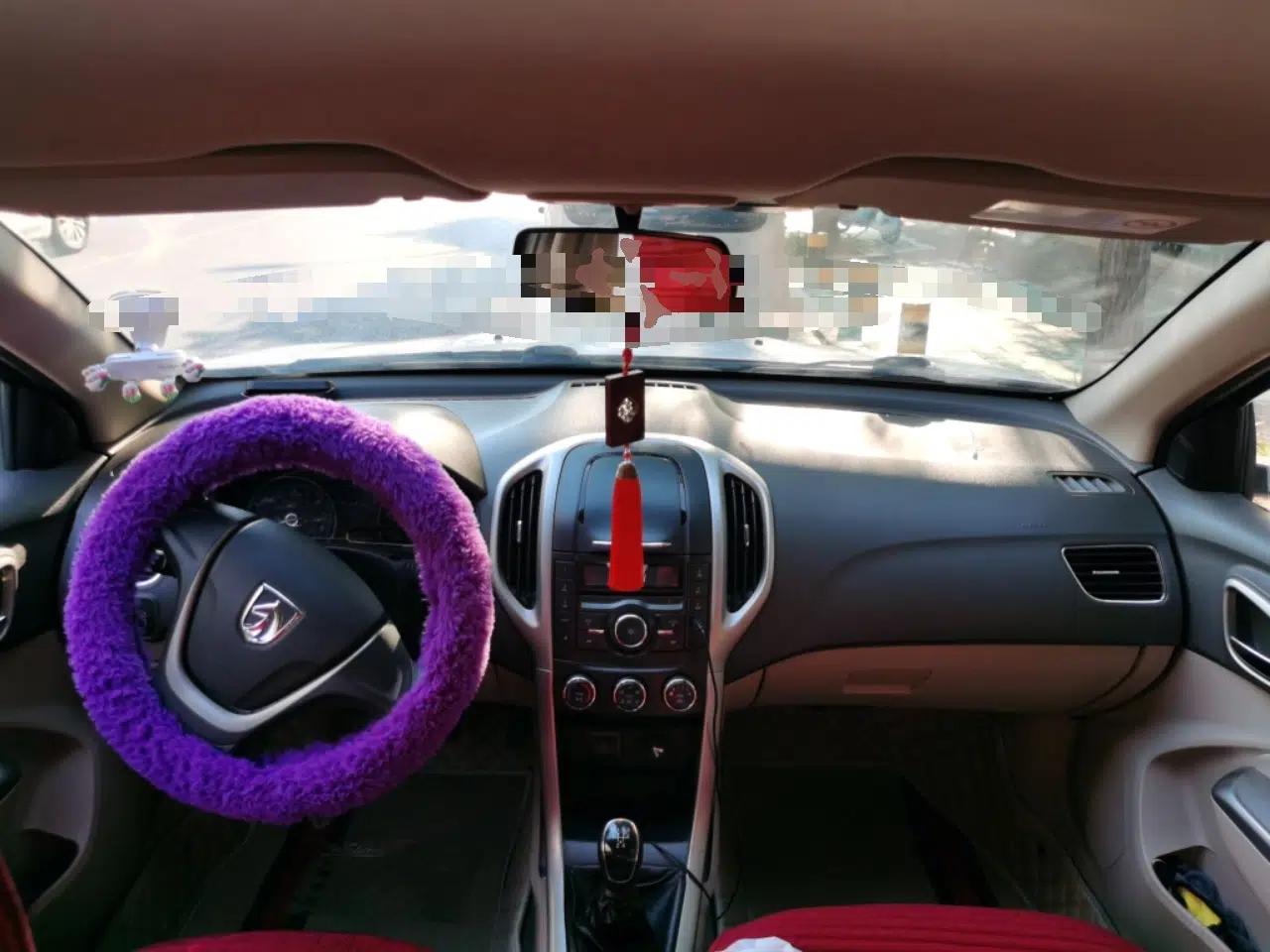 Baojun 630 2014 1.5L manual Comfort trim level — миниатюра 9